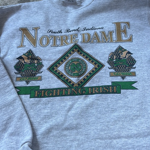 Cute vintage cropped NOTRE DAME sweatshirt - Picture 3 of 4